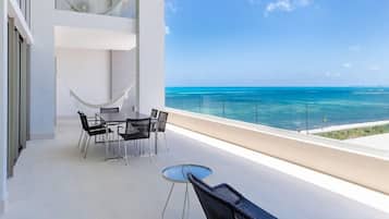Penthouse Deluxe, vista a la playa | Terraza o patio