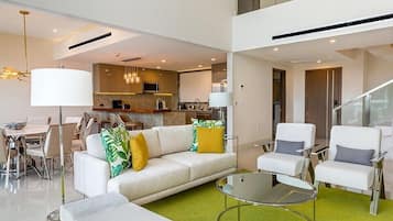 Penthouse Deluxe, vista a la playa | Área de sala de estar