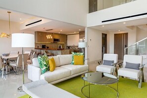 Deluxe Penthouse, Beach View | Living area
