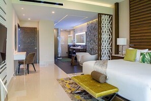 Deluxe Penthouse, Beach View | 3 bedrooms, in-room safe, blackout drapes, iron/ironing board