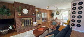  3-bedroom family and Pet-friendly house located near the iconic Broadmoor Hotel