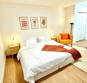 4 bedrooms, iron/ironing board, WiFi, bed sheets