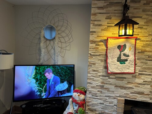 Enchanting  2-bedroom bungalow a short stroll from the beach and all amenities