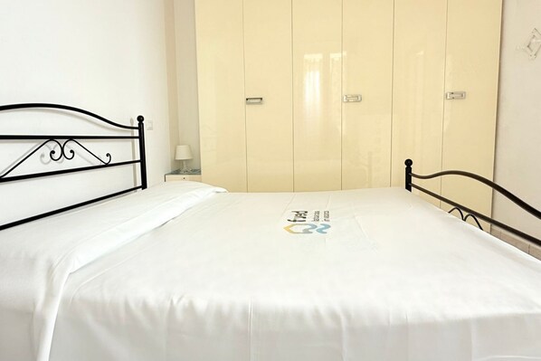 1 habitación y ropa de cama 