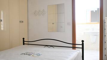 1 bedroom, bed sheets