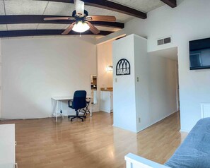 1 chambre, fer et planche à repasser, Wi-Fi, draps fournis