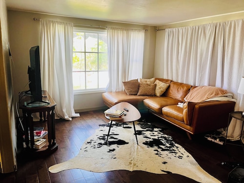 Peaceful 2 bed retreat on the river. Very close to hospitals and DT Spokane!
