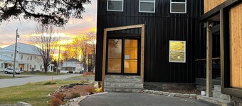 Charming 1-bedroom building with WiFi, AC in brilliant Madison Maine