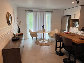 Dining - Charming 1-bedroom building with WiFi, AC in brilliant Madison Maine (Madison)