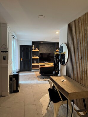 Interior - Charming 1-bedroom building with WiFi, AC in brilliant Madison Maine (Madison)