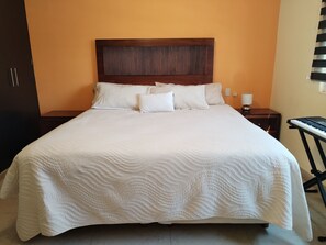 4 bedrooms, iron/ironing board, WiFi, bed sheets
