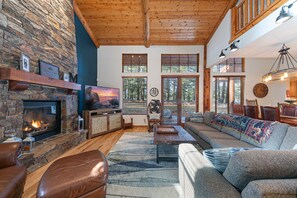 Smart TV, fireplace