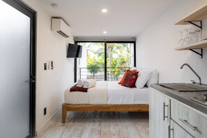 Suíte estúdio conforto, cozinha americana, vista para a cidade | Área de estar