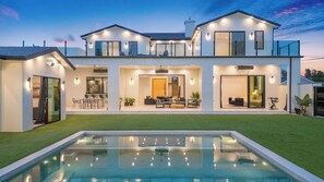 Outdoor pool, pool loungers - Villa Califa - Resort-style Living w/ Private Pool, Spa & Theater (Woodland Hills)