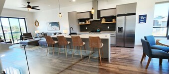 New Townhouse! Hot Tub! Dog Friendly! Short Walk to the Beach!