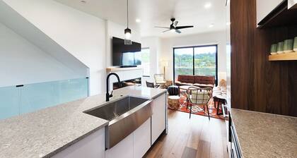 New Townhome! Hot Tub! Dog Friendly! Short Walk to Beach!