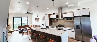 New Townhome! Hot Tub! Dog Friendly! Short Walk to Beach!