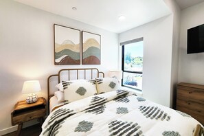 4 bedrooms, iron/ironing board, free WiFi, bed sheets