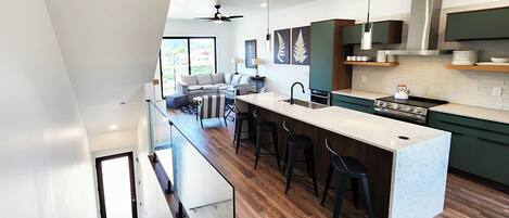 المنشأة من الداخل