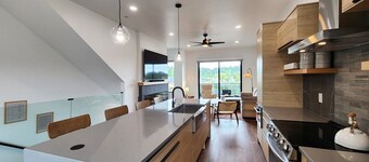 New Townhome! Hot Tub! Dog Friendly! Short Walk to Beach!