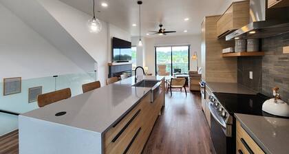 New Townhome! Hot Tub! Dog Friendly! Short Walk to Beach!