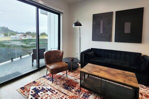 Smart TV, fireplace, table tennis