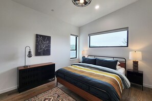 4 bedrooms, iron/ironing board, free WiFi, bed sheets