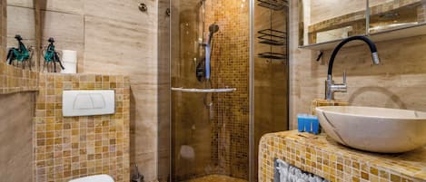 Shower, free toiletries, hair dryer, towels