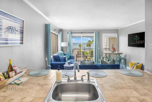 Bayfront 2BR/2BA Condo at Sailport – Minutes from Beaches & Downtown Attractions