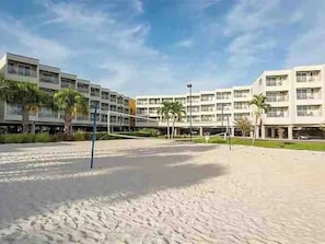 Sport court - Bayfront 2BR/2BA Condo at Sailport – Minutes from Beaches & Downtown Attractions (Tampa)