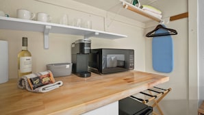Interior - Cozy Modern Kamahana Studio, Pool, WiFi (Princeville)