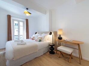 2 chambres, fer et planche à repasser, Wi-Fi, draps fournis