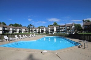 Pool - Bent Tree Condo - Private Beach, Swimming Pool, Tennis Courts & More (South Haven)
