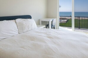 3 bedrooms, free WiFi, bed sheets - Bent Tree Condo - Private Beach, Swimming Pool, Tennis Courts & More (South Haven)