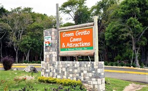 المنطقة المحيطة بالمنشأة