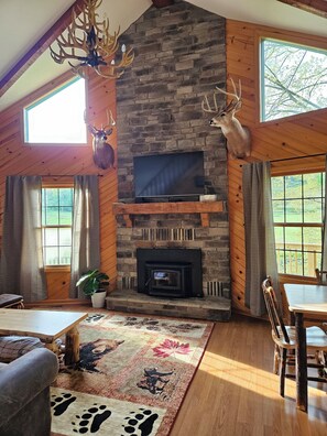 Smart TV, table tennis - NEW! Springhaven Oasis Cabin (Newcomerstown)