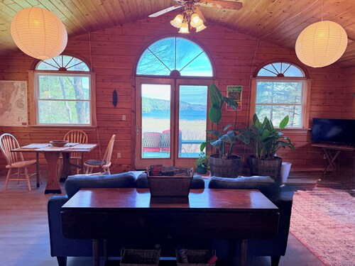 Charming cabin in phenomenal Seal Cove ME
