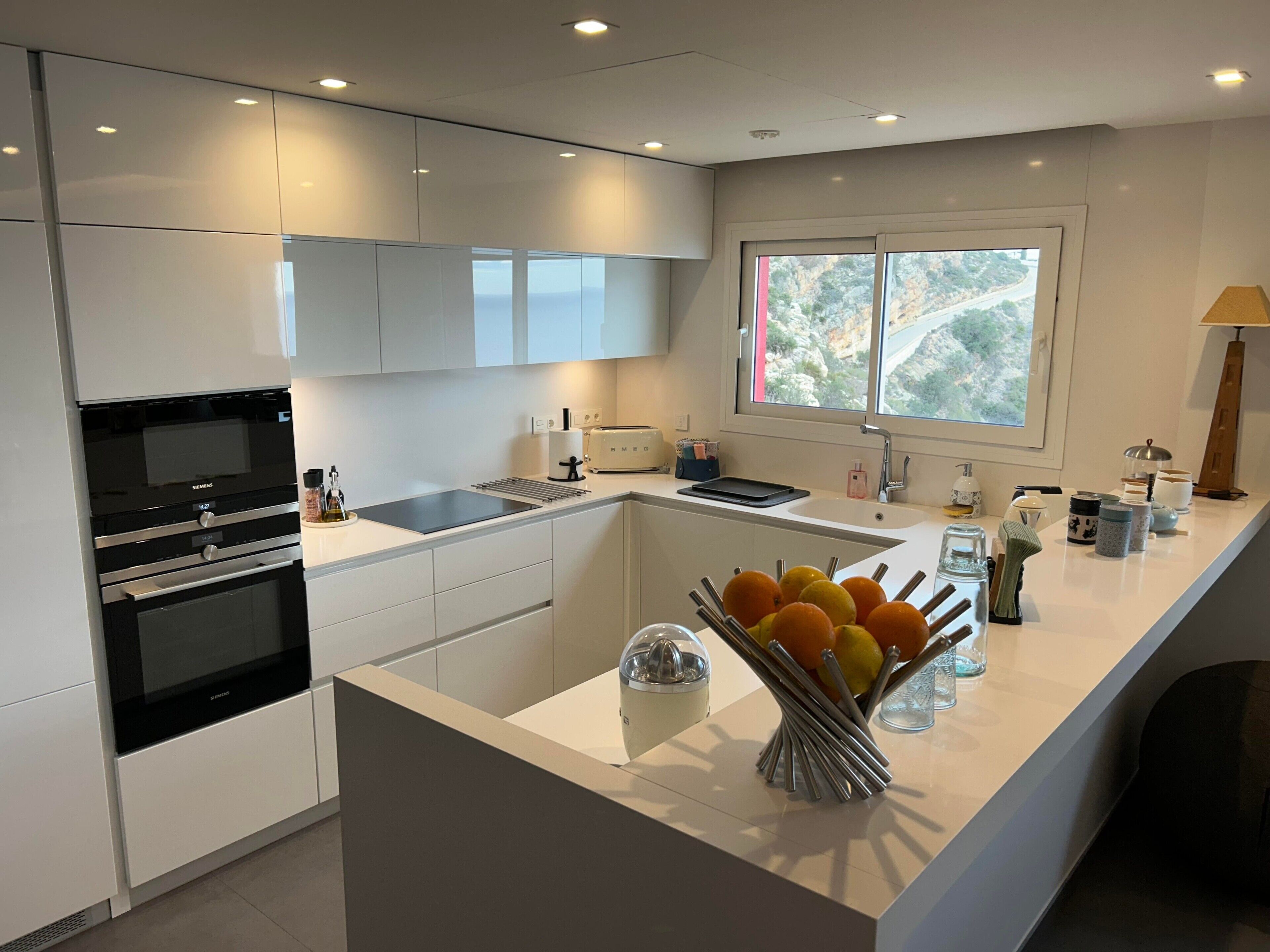 冰箱、微波炉、烤箱、炉灶