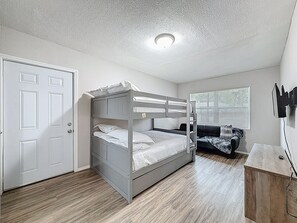 3 chambres, fer et planche à repasser, Wi-Fi gratuit, draps fournis