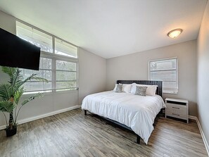 3 bedrooms, iron/ironing board, free WiFi, bed sheets