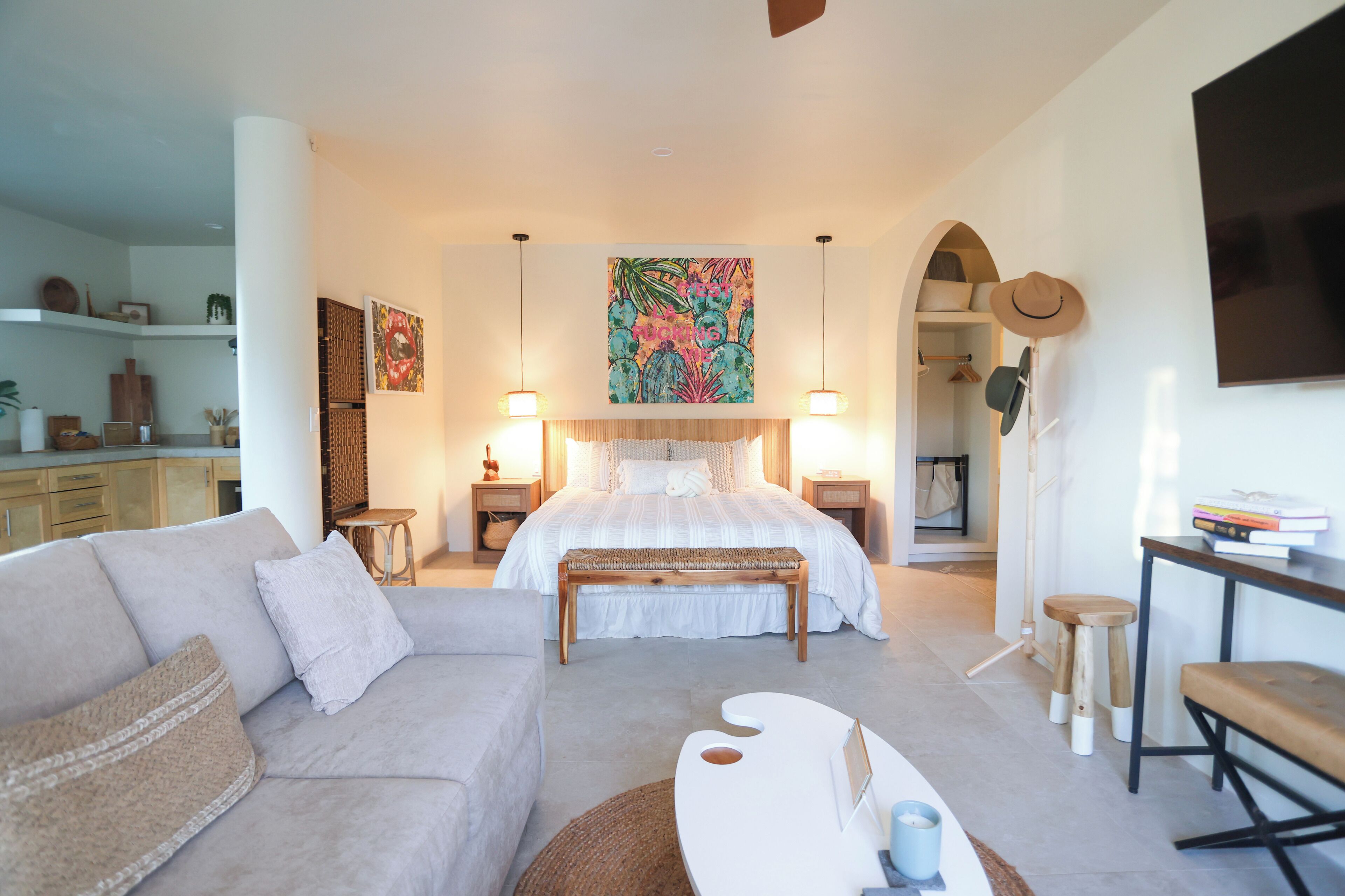 3 habitaciones, tabla de planchar con plancha, wifi y ropa de cama 