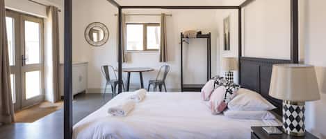 6 habitaciones, tabla de planchar con plancha, cuna de viaje y wifi