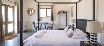 Stylish cottages, countryside views, wood burning hot tubs, 20 mins to Cambridge