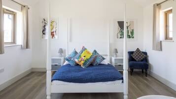 6 bedrooms, iron/ironing board, travel cot, WiFi