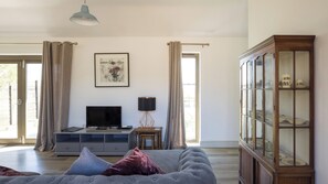 Smart TV, DVD player, stereo