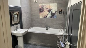 تجهيزات دش، مجففات شعر، مناشف
