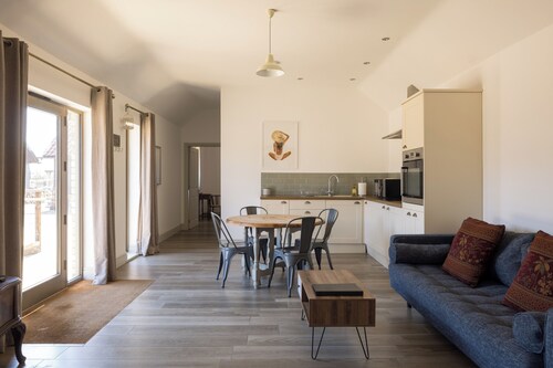 Stylish cottage, courtyard views, countryside location, 20 mins to Cambridge