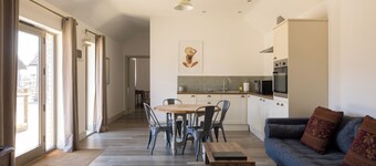 Stylish cottage, courtyard views, countryside location, 20 mins to Cambridge