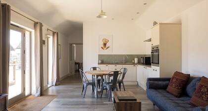 Stylish cottage, courtyard views, countryside location, 20 mins to Cambridge