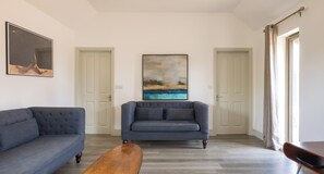 Smart-TV, DVD-spiller og stereoanlegg